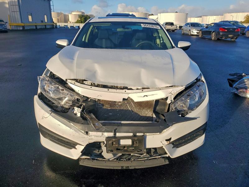 Photo 5 from auction – 2018 HONDA CIVIC EX with VIN 19XFC2F7XJE209045