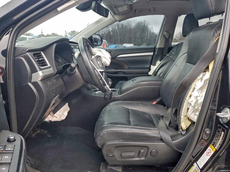 Photo 7 from auction – 2019 TOYOTA HIGHLANDER with VIN 5TDKZRFH3KS553371