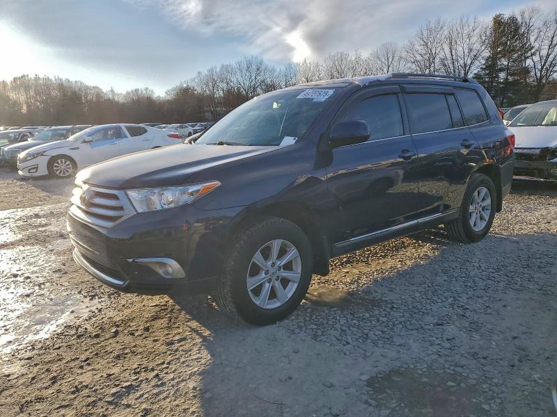 TOYOTA HIGHLANDER 2013 z numerem VIN 5TDBK3EH4DS221039 - Zdjęcie z aukcji