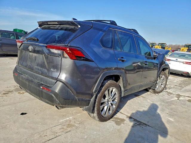Photo 3 from auction – 2021 TOYOTA RAV4 XLE P with VIN 2T3C1RFV1MC130180