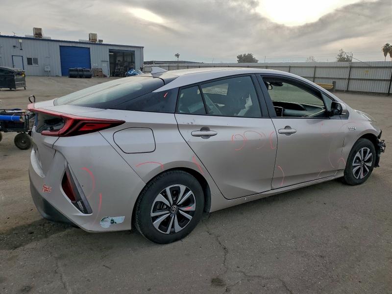 Photo 3 from auction – 2017 TOYOTA PRIUS PRIM with VIN JTDKARFP8H3028332