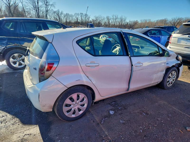 Photo 3 from auction – 2014 TOYOTA PRIUS C with VIN JTDKDTB33E1570095