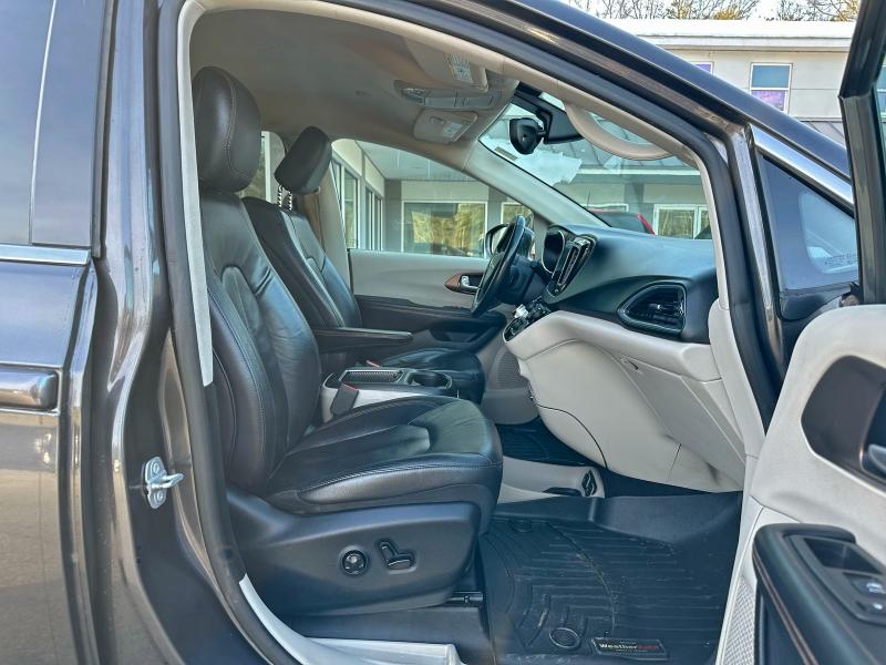 Photo 5 from auction – 2017 CHRYSLER PACIFICA T with VIN 2C4RC1EG8HR803926