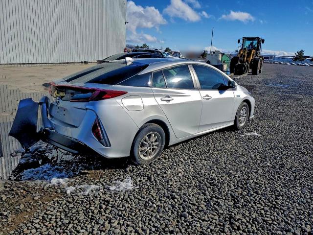 Photo 3 from auction – 2021 TOYOTA PRIUS PRIM with VIN JTDKAMFP4M3175941