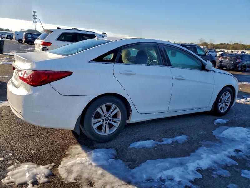 Photo 3 from auction – 2012 HYUNDAI SONATA GLS with VIN 5NPEB4AC0CH417013