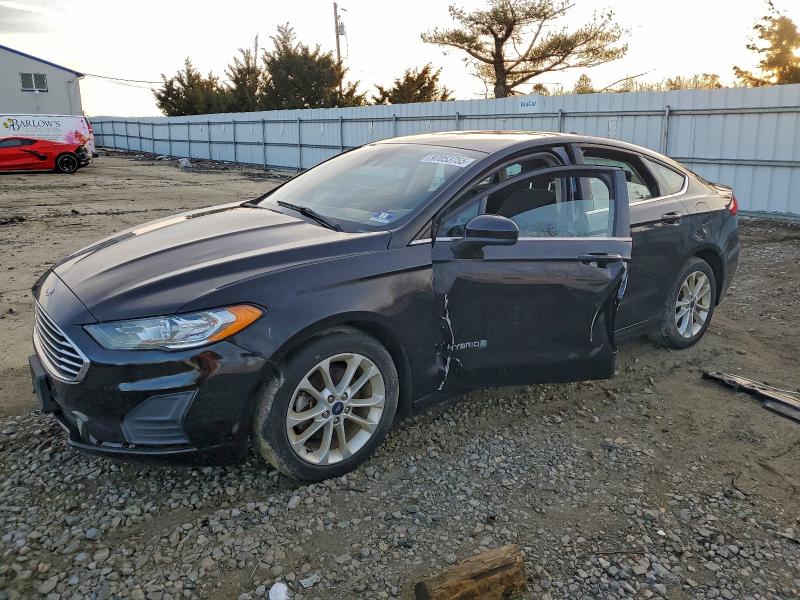 FORD FUSION SE 2019 with VIN 3FA6P0LU3KR125572 - Photo from auction
