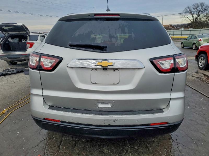 Photo 6 from auction – 2017 CHEVROLET TRAVERSE L with VIN 1GNKRHKD1HJ120318