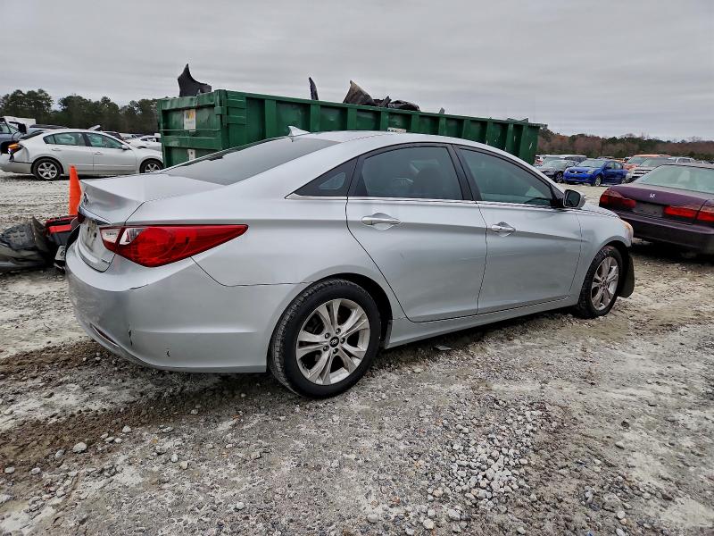 Photo 3 from auction – 2013 HYUNDAI SONATA SE with VIN 5NPEC4AC2DH623710