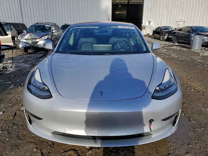 Photo 5 from auction – 2018 TESLA MODEL 3 with VIN 5YJ3E1EA8JF015225