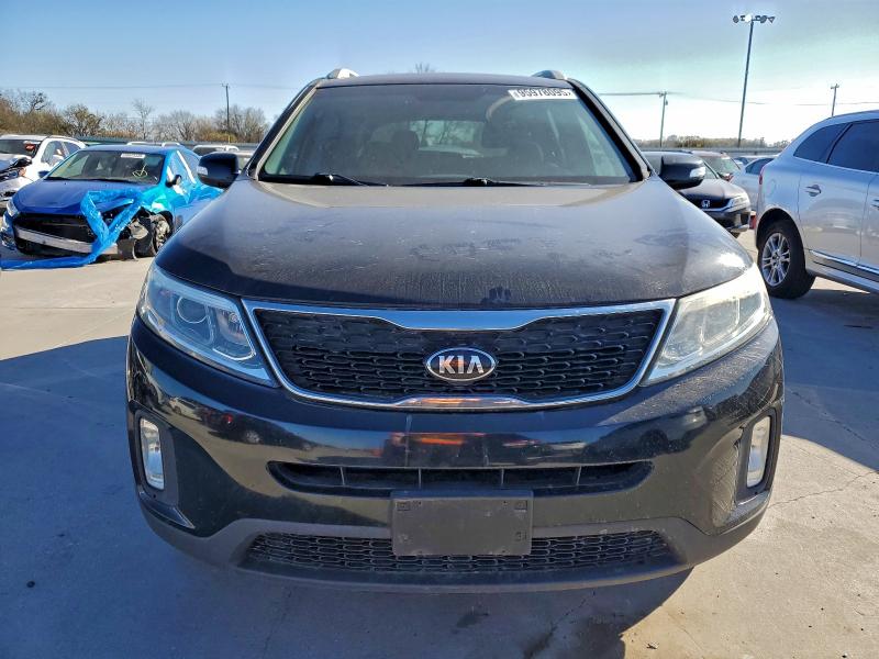 Photo 5 from auction – 2015 KIA SORENTO LX with VIN 5XYKT4A64FG650253