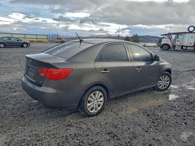 Photo 3 from auction – 2010 KIA FORTE EX with VIN KNAFU4A25A5116446