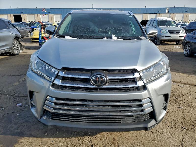 Photo 5 from auction – 2019 TOYOTA HIGHLANDER with VIN 5TDDZRFH6KS716233