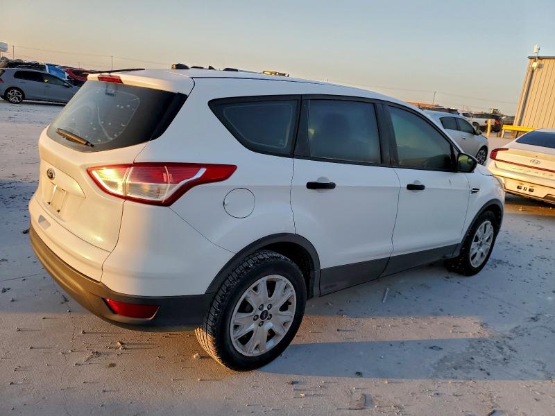 Photo 3 from auction – 2014 FORD ESCAPE S with VIN 1FMCU0F77EUA52260