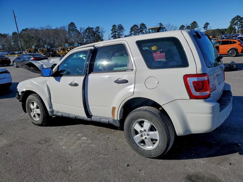 Photo 2 from auction – 2011 FORD ESCAPE XLS with VIN 1FMCU0C70BKC59858