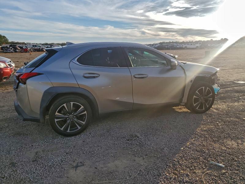 Photo 3 from auction – 2019 LEXUS UX 200 with VIN JTHY3JBH2K2007864
