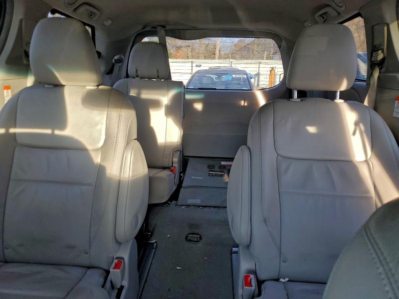 Photo 10 from auction – 2017 TOYOTA SIENNA XLE with VIN 5TDDZ3DC0HS170817