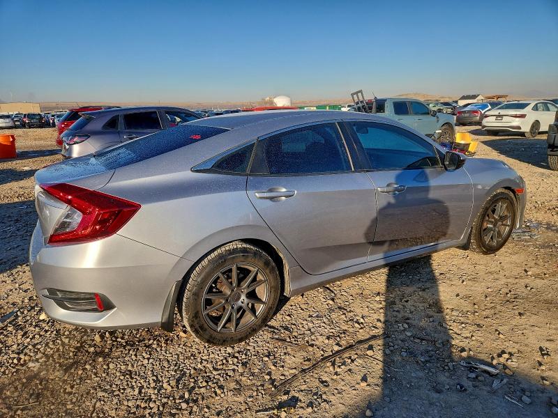 Photo 3 from auction – 2018 HONDA CIVIC LX with VIN 19XFC2F55JE010628