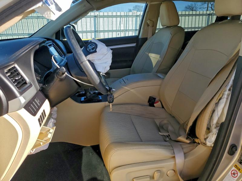 Photo 7 from auction – 2016 TOYOTA HIGHLANDER with VIN 5TDBKRFH4GS253592
