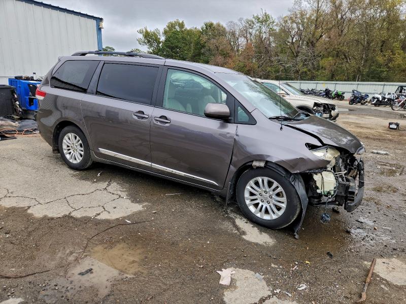 Photo 4 from auction – 2014 TOYOTA SIENNA XLE with VIN 5TDYK3DC7ES456973