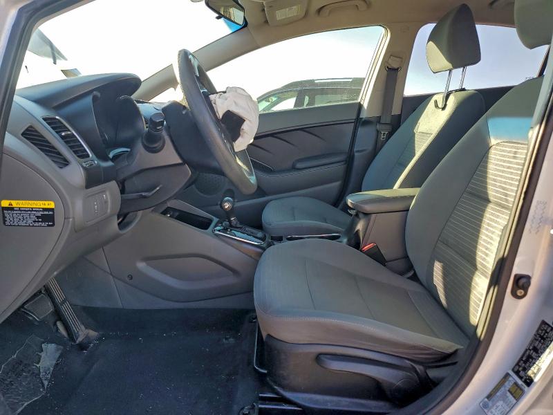 Photo 7 from auction – 2017 KIA FORTE LX with VIN 3KPFL4A7XHE009439