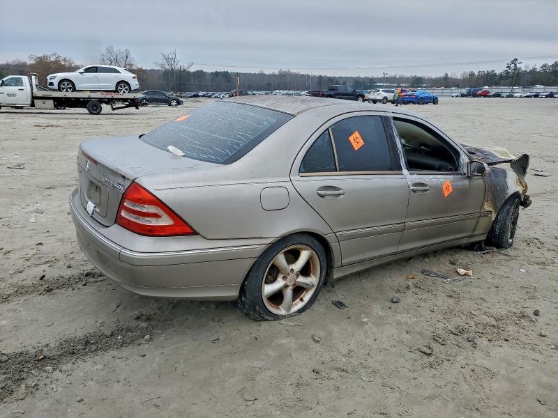 Photo 3 from auction – 2004 MERCEDES-BENZ C with VIN WDBRF40J04A589801