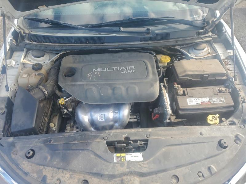 Photo 11 from auction – 2015 CHRYSLER 200 LIMITE with VIN 1C3CCCABXFN716510