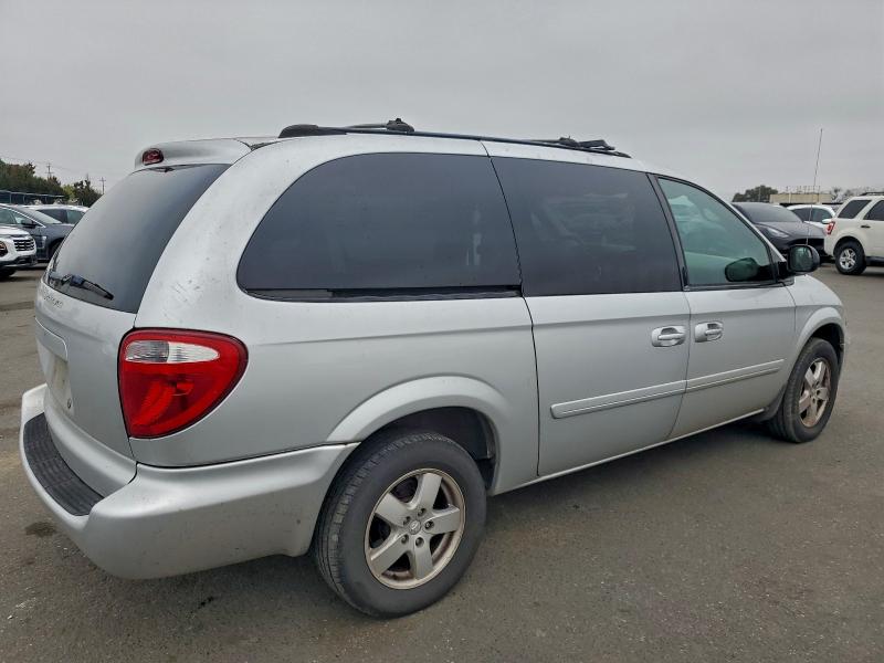 Photo 3 from auction – 2005 DODGE GRAND CARA with VIN 2D4GP44L75R327677
