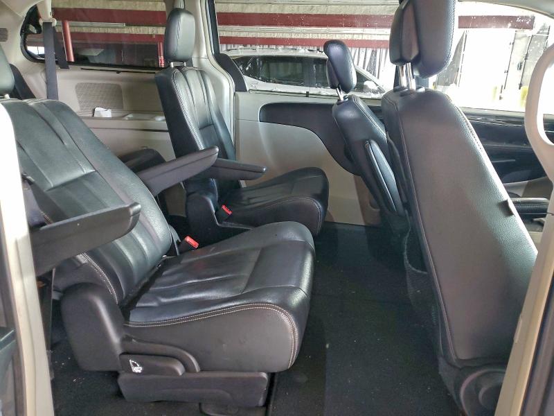 Photo 11 from auction – 2016 CHRYSLER TOWN & COU with VIN 2C4RC1BG9GR261755