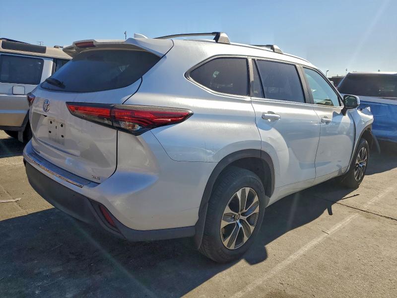 Photo 3 from auction – 2023 TOYOTA HIGHLANDER with VIN 5TDKDRAH3PS001964