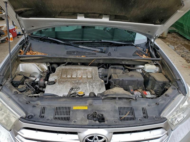 Photo 11 from auction – 2012 TOYOTA HIGHLANDER with VIN 5TDZK3EH5CS053893