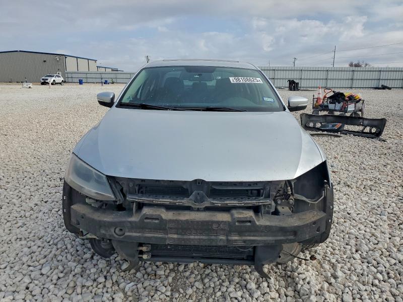 Photo 5 from auction – 2011 VOLKSWAGEN JETTA SEL with VIN 3VWLX7AJ7BM034765