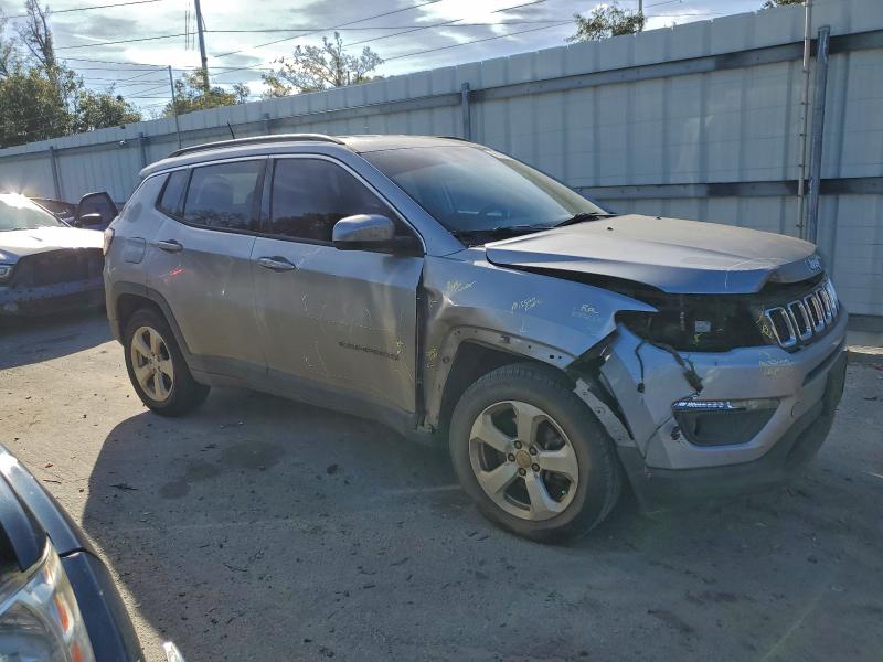 Photo 4 from auction – 2017 JEEP COMPASS with VIN 3C4NJDBB3HT680192