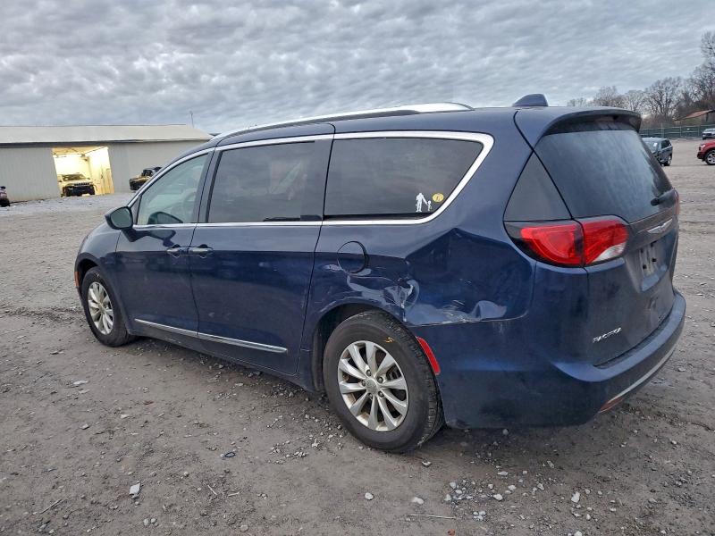 Photo 2 from auction – 2018 CHRYSLER PACIFICA with VIN 2C4RC1BG2JR279747