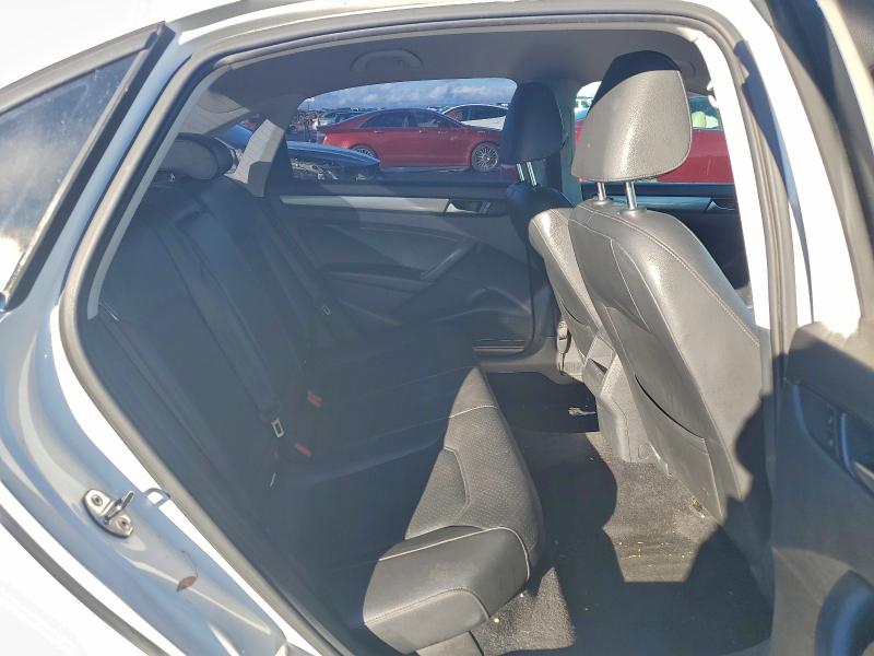 Photo 10 from auction – 2014 VOLKSWAGEN PASSAT S with VIN 1VWAT7A30EC111728