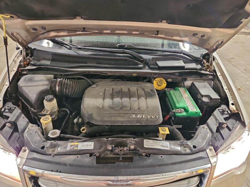 Photo 12 from auction – 2015 CHRYSLER TOWN & COU with VIN 2C4RC1BG0FR739642