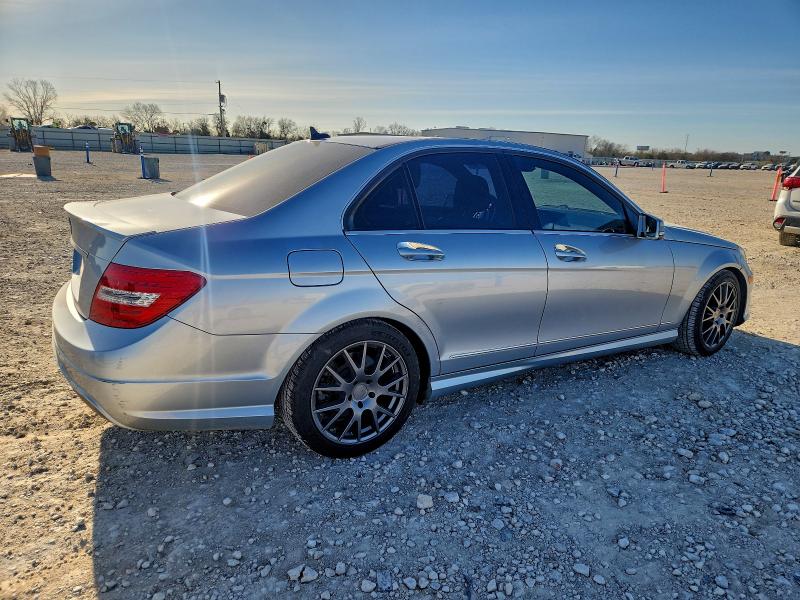 Photo 3 from auction – 2013 MERCEDES-BENZ C 250 with VIN WDDGF4HB4DA781069