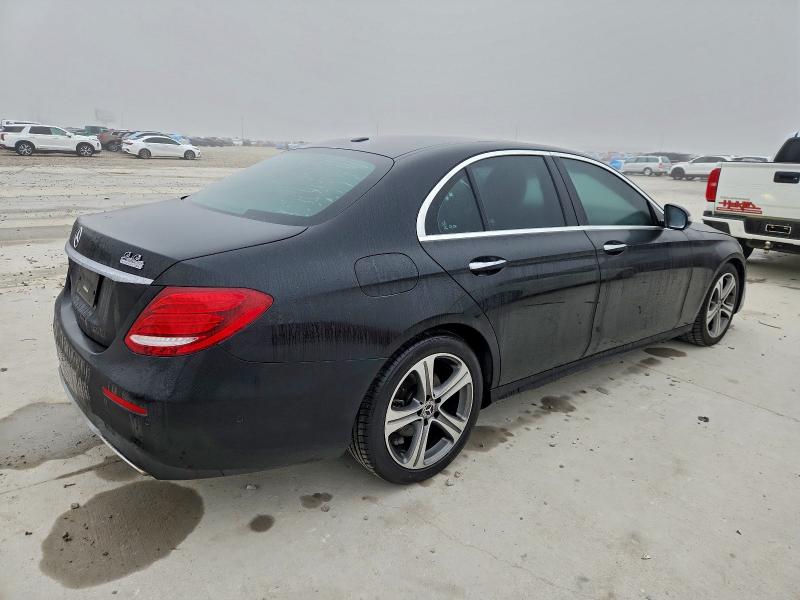 Photo 3 from auction – 2017 MERCEDES-BENZ E 300 with VIN WDDZF4JB9HA275410