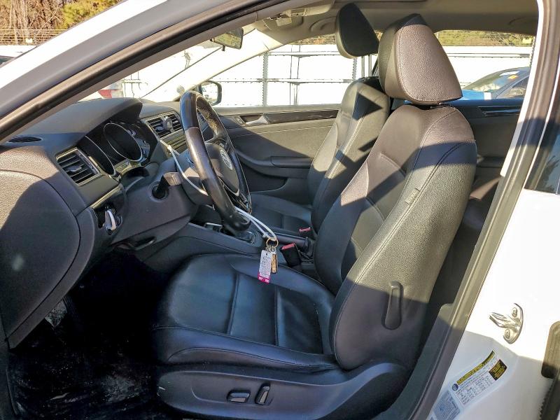 Photo 7 from auction – 2017 VOLKSWAGEN JETTA with VIN 3VWL17AJ5HM225529