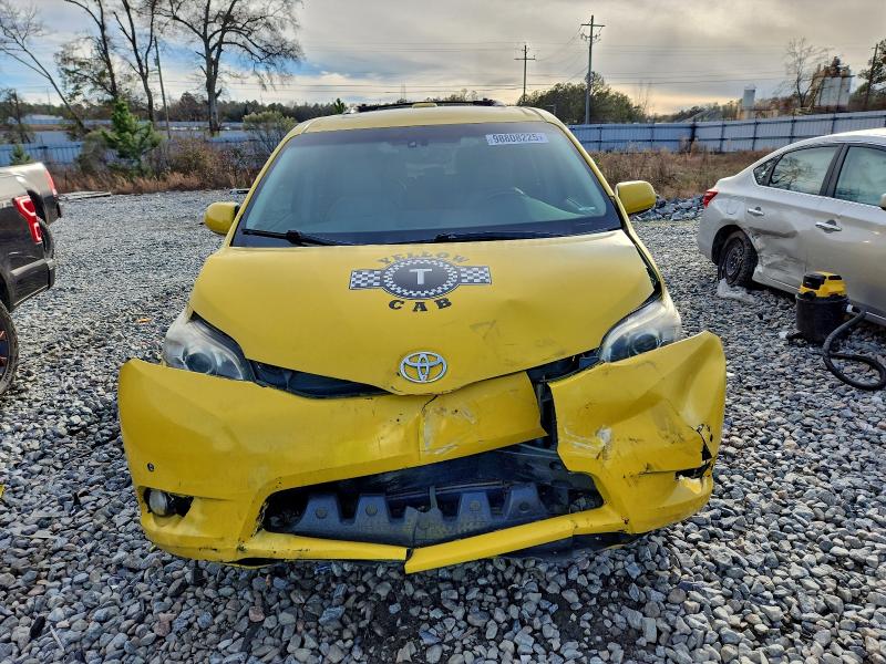 Photo 5 from auction – 2012 TOYOTA SIENNA XLE with VIN 5TDYK3DC1CS229999