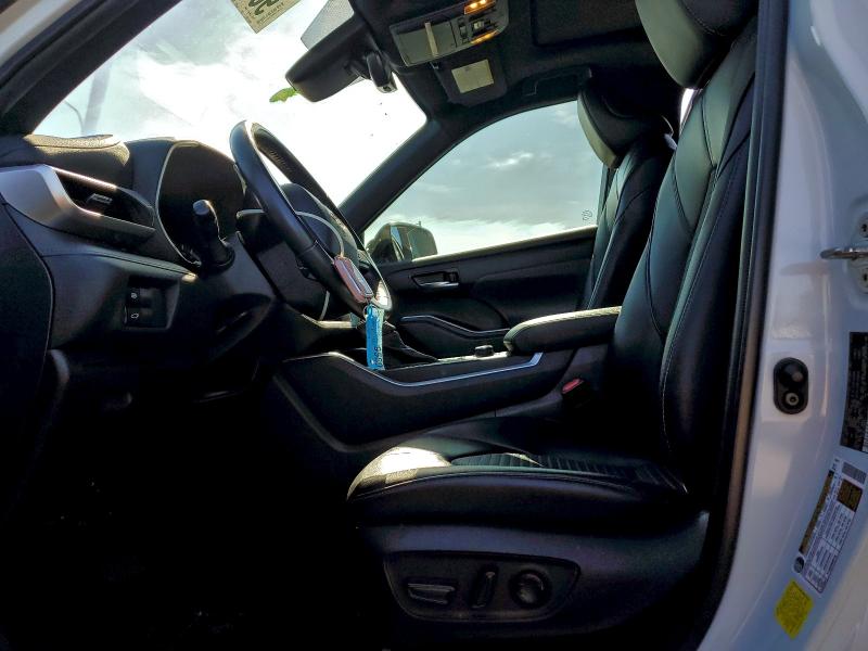 Photo 7 from auction – 2022 TOYOTA HIGHLANDER with VIN 5TDLZRBH4NS216268
