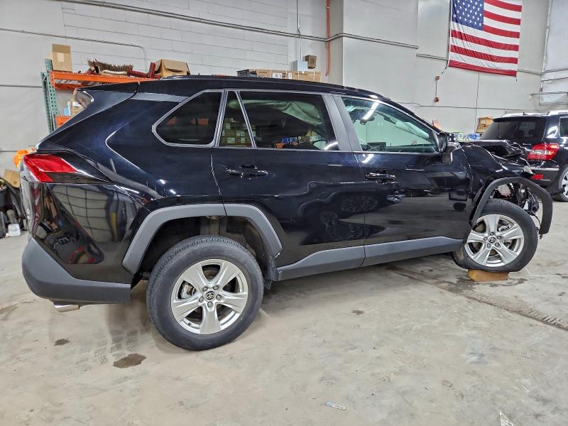 Photo 3 from auction – 2021 TOYOTA RAV4 XLE with VIN 2T3P1RFV6MC236433