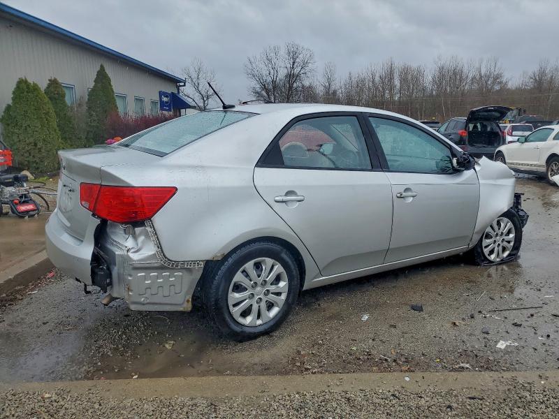 Photo 3 from auction – 2010 KIA FORTE LX with VIN KNAFT4A28A5826184
