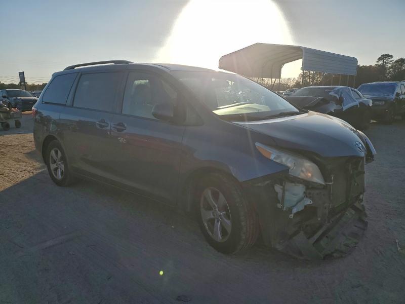 Photo 4 from auction – 2015 TOYOTA SIENNA LE with VIN 5TDKK3DC8FS582153
