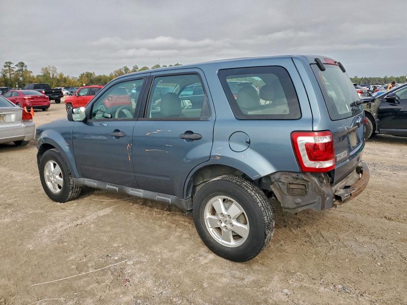 Photo 2 from auction – 2011 FORD ESCAPE XLS with VIN 1FMCU0C74BKB28903
