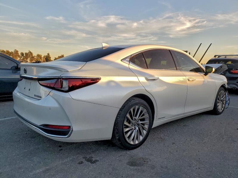 Photo 3 from auction – 2019 LEXUS ES with VIN JTHB21B15K2014352
