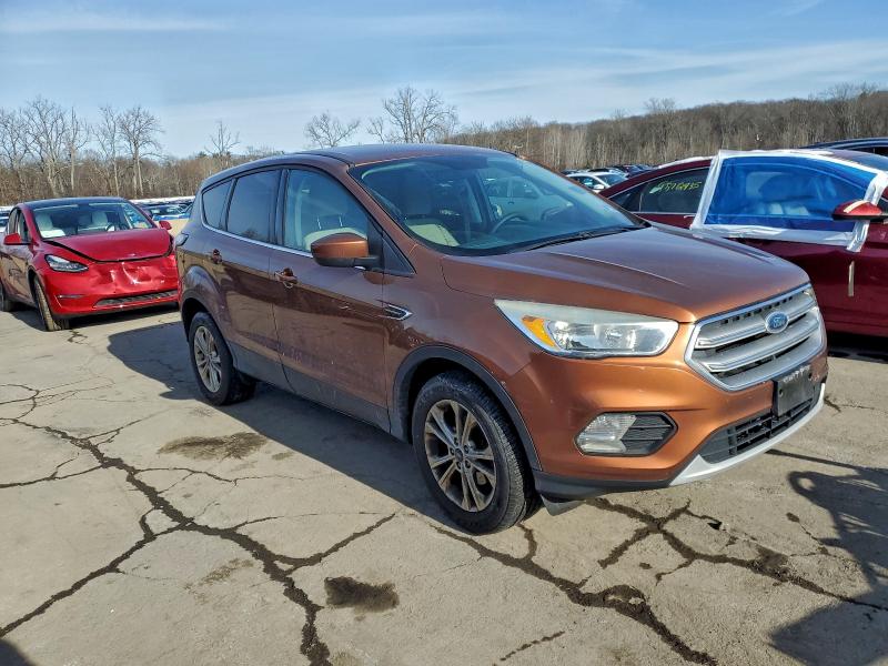 Photo 4 from auction – 2017 FORD ESCAPE SE with VIN 1FMCU0GD3HUA40986