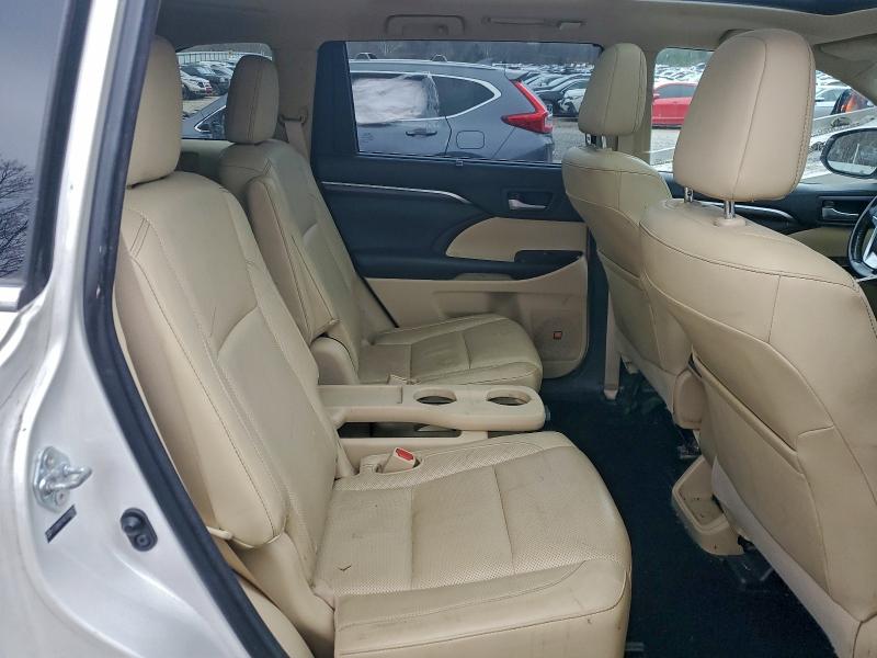 Photo 11 from auction – 2014 TOYOTA HIGHLANDER with VIN 5TDDKRFHXES032472