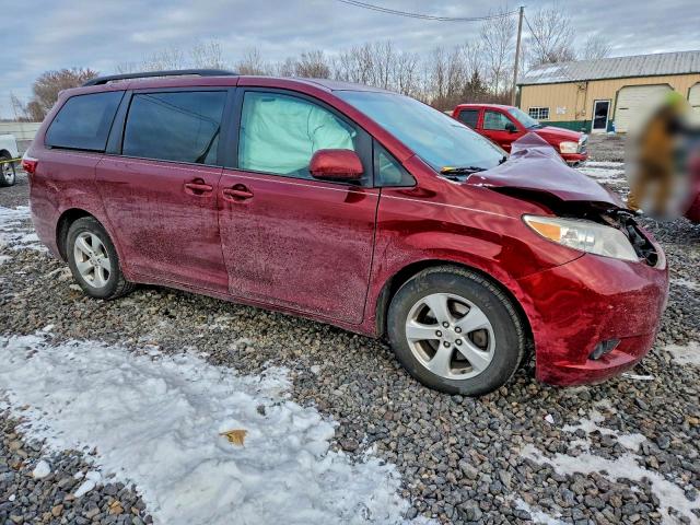 Photo 4 from auction – 2015 TOYOTA SIENNA LE with VIN 5TDKK3DC6FS599825