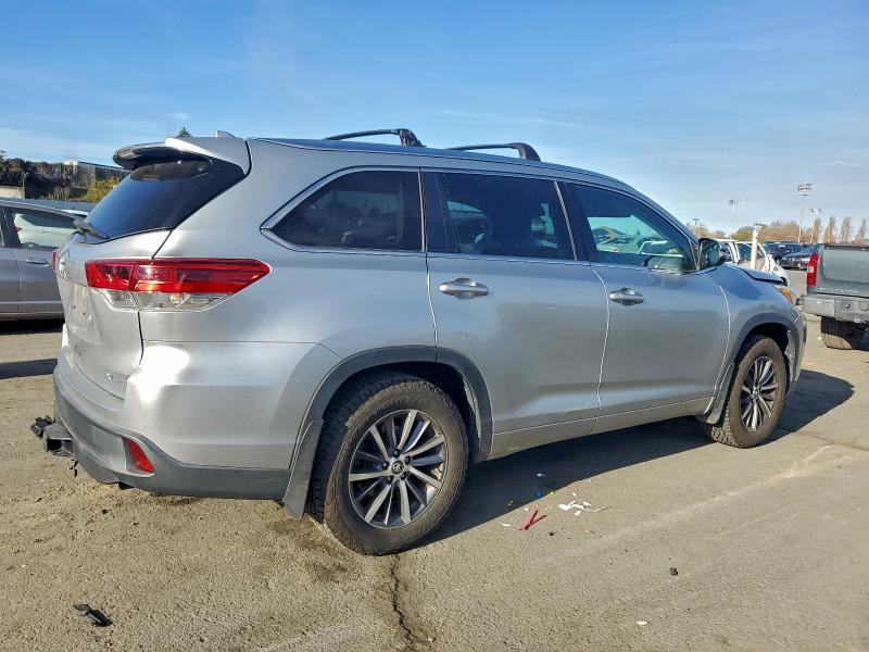 Photo 3 from auction – 2017 TOYOTA HIGHLANDER with VIN 5TDJZRFH2HS425238