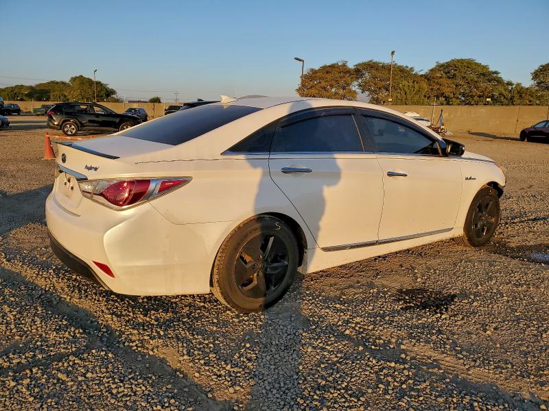 Photo 3 from auction – 2012 HYUNDAI SONATA HYB with VIN KMHEC4A47CA059207